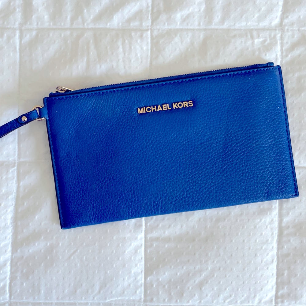 OVERSIZED Michael Kors Wristlet